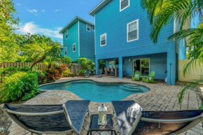 Blue Haven Beach House - Peek at Gulf Heated Pool Elevator 4 Min Walk to Beach Games